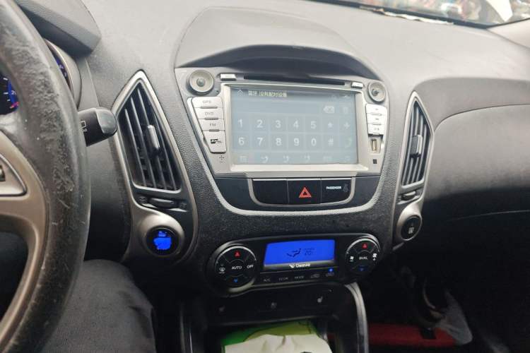 Used Hyundai ix35 2013 2.0L Automatic Two-Wheel Drive Smart GLS China V Standard Audio And AC Panel
