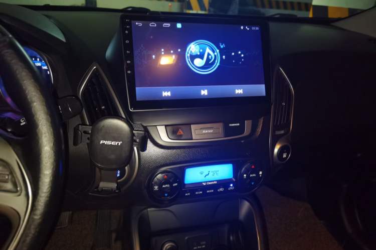Used Hyundai ix35 2013 2.0L Automatic 4x4 Intelligent GLS China IV Standard Audio And AC Panel