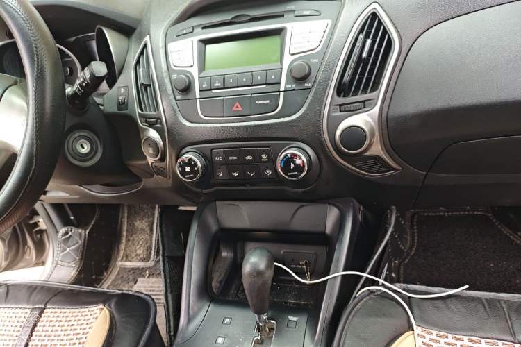 Used Hyundai ix35 2013 2.0L Automatic 2WD Comfort GL China IV Standard Audio And AC Panel