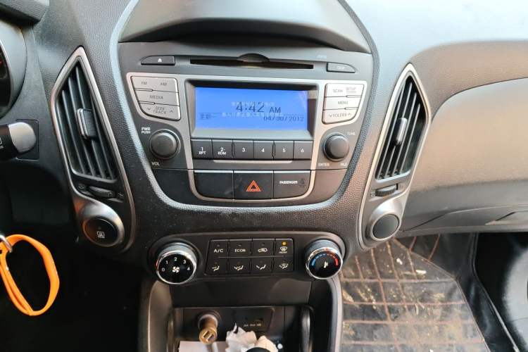 Used Hyundai ix35 2013 2.0L Automatic 2WD Comfort GL China IV Standard Audio And AC Panel