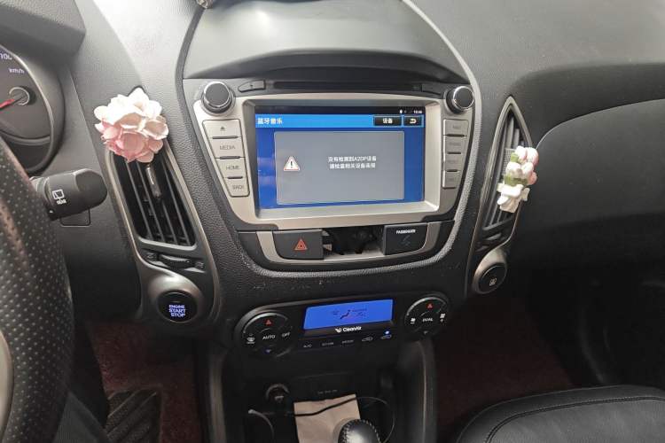 Used Hyundai ix35 2013 2.0L Automatic 4x4 Intelligent GLS China IV Standard Audio And AC Panel