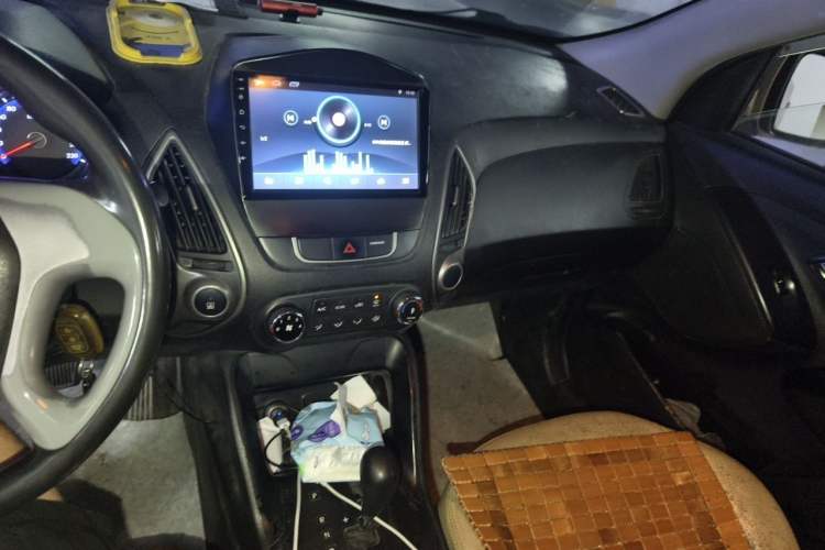Used Hyundai ix35 2013 2.0L Automatic 2WD Comfort GL China IV Standard Audio And AC Panel