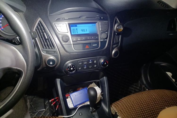 Used Hyundai ix35 2013 2.0L Automatic 2WD Comfort GL China IV Standard Audio And AC Panel