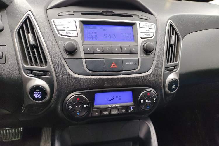Used Hyundai ix35 2013 2.0L Automatic Two-Wheel Drive Smart GLS China IV Standard Audio And AC Panel