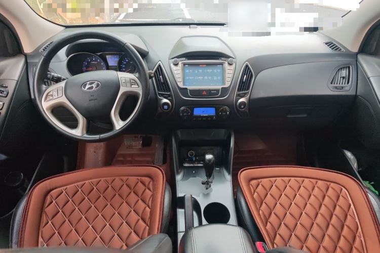 Used Hyundai ix35 2013 2.0L Automatic Two-Wheel Drive Smart GLS China IV Standard Center Console