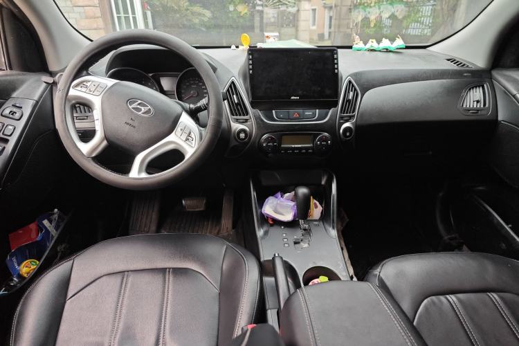 Used Hyundai ix35 2013 2.0L Automatic Two-Wheel Drive Smart GLS China IV Standard Center Console