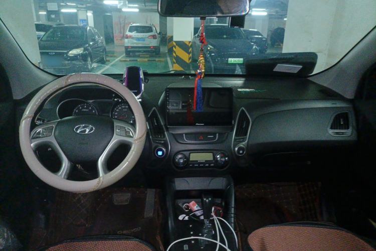 Used Hyundai ix35 2013 2.0L Automatic Two-Wheel Drive Smart GLS China IV Standard Center Console