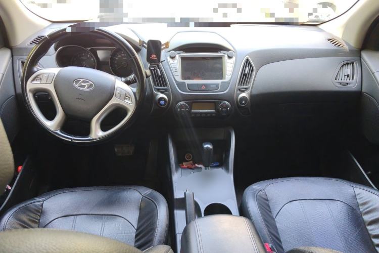 Used Hyundai ix35 2013 2.0L Automatic Two-Wheel Drive Smart GLS China V Standard Center Console