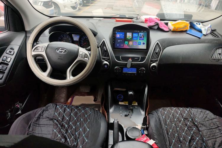 Used Hyundai ix35 2013 2.0L Automatic Two-Wheel Drive Smart GLS China IV Standard Center Console