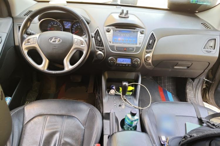 Used Hyundai ix35 2013 2.0L Automatic Two-Wheel Drive Smart GLS China IV Standard Center Console