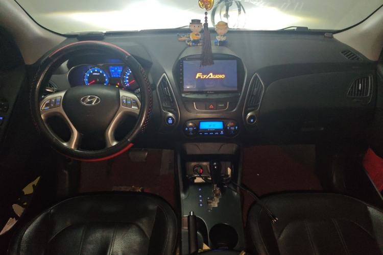 Used Hyundai ix35 2013 2.0L Automatic Two-Wheel Drive Smart GLS China IV Standard Center Console
