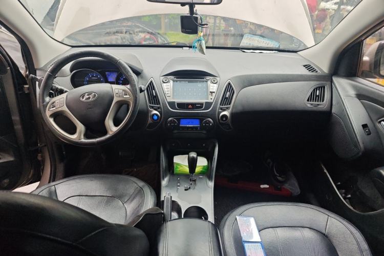 Used Hyundai ix35 2013 2.0L Automatic Two-Wheel Drive Smart GLS China V Standard Center Console