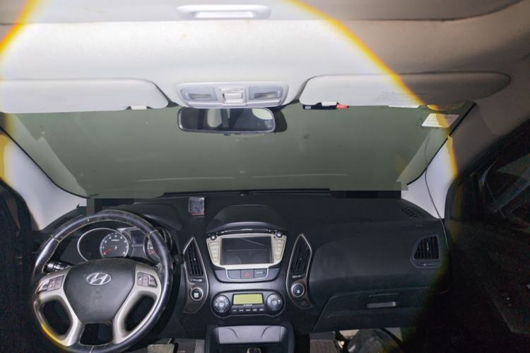 Used Hyundai ix35 2013 2.0L Automatic Two-Wheel Drive Smart GLS China IV Standard Center Console