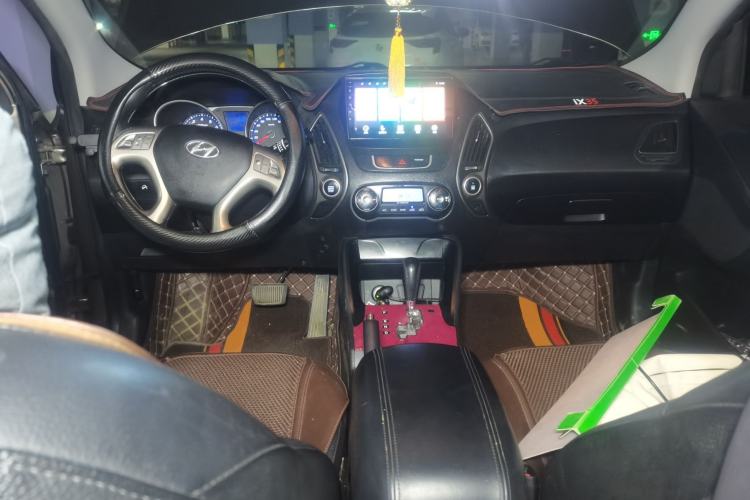 Used Hyundai ix35 2013 2.0L Automatic Two-Wheel Drive Smart GLS China IV Standard Center Console