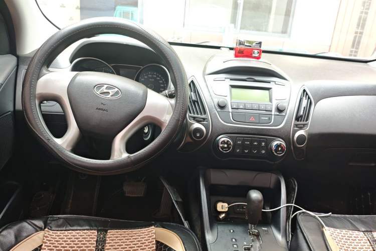Used Hyundai ix35 2013 2.0L Automatic 2WD Comfort GL China IV Standard Center Console