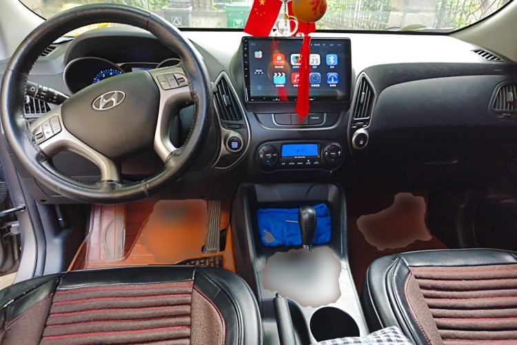 Used Hyundai ix35 2013 2.0L Automatic Two-Wheel Drive Smart GLS China IV Standard Center Console
