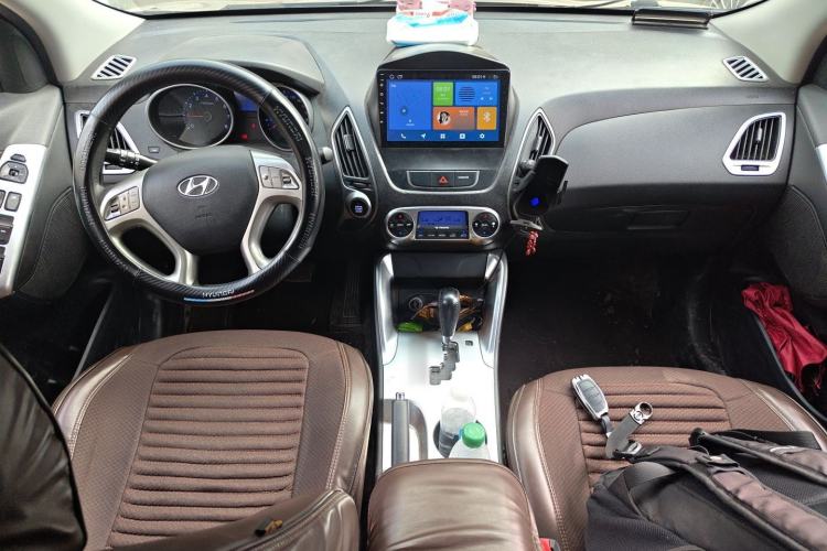 Used Hyundai ix35 2013 2.0L Automatic Two-Wheel Drive Smart GLS China IV Standard Center Console
