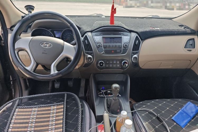 Used Hyundai ix35 2013 2.0L Manual 2WD Comfort GL China IV Standard Center Console