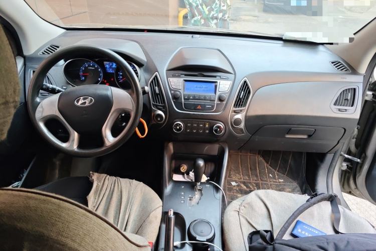Used Hyundai ix35 2013 2.0L Automatic 2WD Comfort GL China IV Standard Center Console