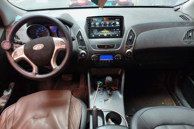Used Hyundai ix35 2013 2.0L Automatic Two-Wheel Drive Smart GLS China V Standard Center Console