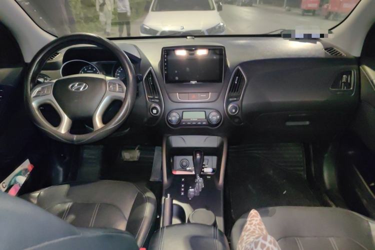 Used Hyundai ix35 2013 2.0L Automatic Two-Wheel Drive Smart GLS China IV Standard Center Console