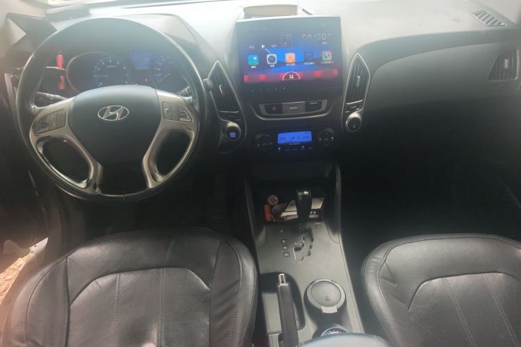 Used Hyundai ix35 2013 2.0L Automatic Two-Wheel Drive Smart GLS China IV Standard Center Console