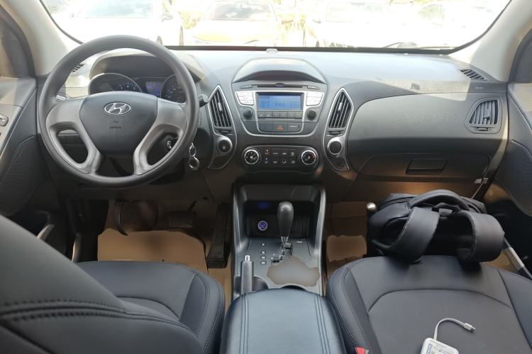 Used Hyundai ix35 2013 2.0L Automatic 2WD Comfort GL China IV Standard Center Console