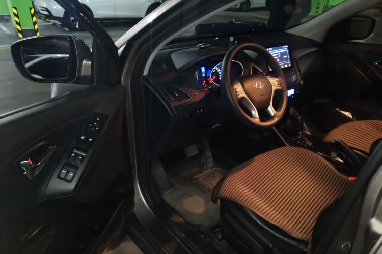 Used Hyundai ix35 2013 2.0L Automatic Two-Wheel Drive Smart GLS China IV Standard Driver Seat