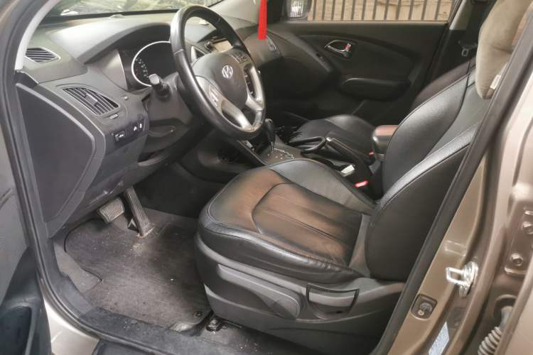 Used Hyundai ix35 2013 2.0L Automatic Two-Wheel Drive Smart GLS China IV Standard Driver Seat