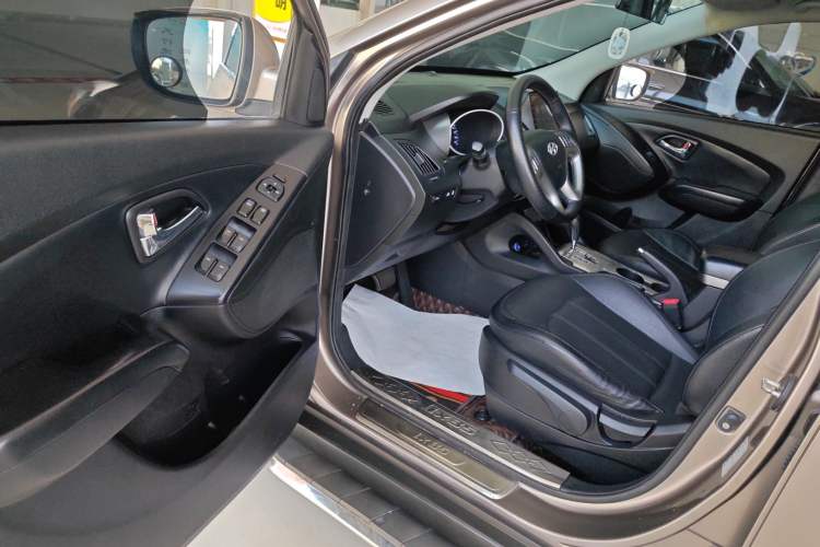 Used Hyundai ix35 2013 2.0L Automatic Two-Wheel Drive Smart GLS China IV Standard Driver Seat