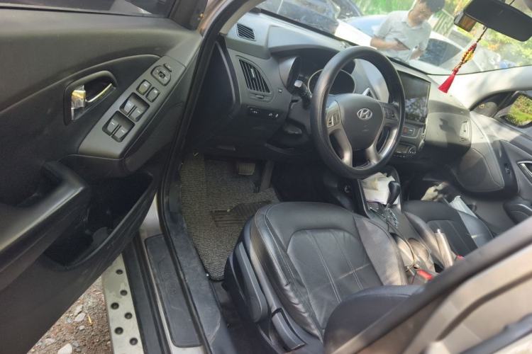 Used Hyundai ix35 2013 2.0L Automatic Two-Wheel Drive Smart GLS China IV Standard Driver Seat