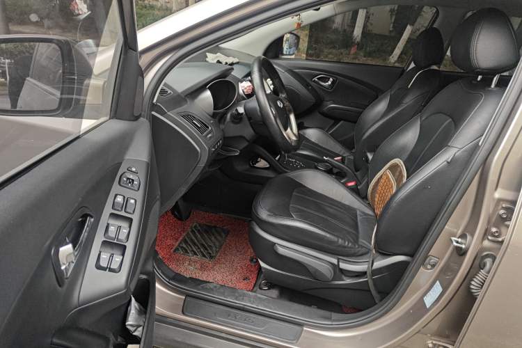 Used Hyundai ix35 2013 2.0L Automatic 4x4 Intelligent GLS China IV Standard Driver Seat