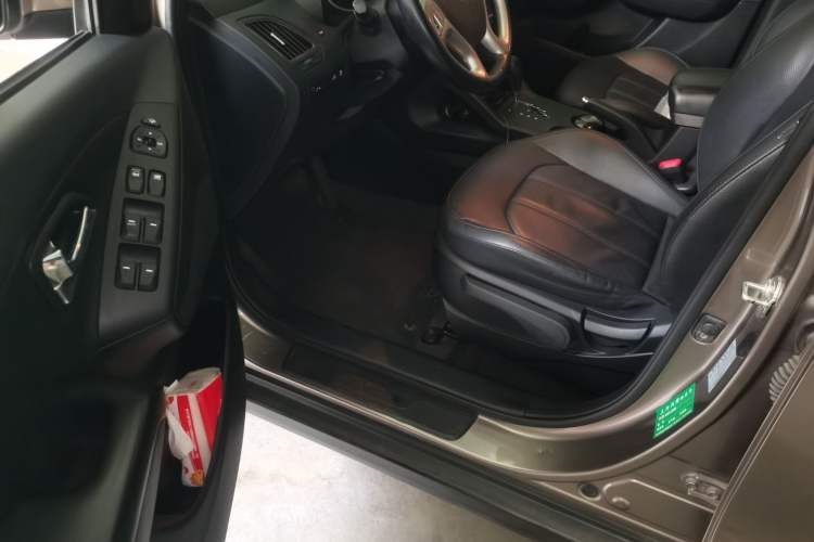 Used Hyundai ix35 2013 2.0L Automatic Two-Wheel Drive Smart GLS China IV Standard Driver Seat