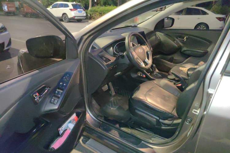Used Hyundai ix35 2013 2.0L Automatic Two-Wheel Drive Smart GLS China IV Standard Driver Seat