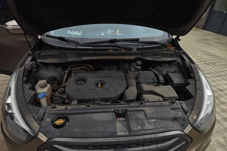 Used Hyundai ix35 2013 2.0L Automatic Two-Wheel Drive Smart GLS China IV Standard Engine Bay