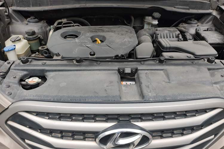 Used Hyundai ix35 2013 2.0L Automatic Two-Wheel Drive Smart GLS China IV Standard Engine Bay