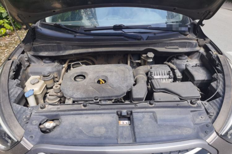 Used Hyundai ix35 2013 2.0L Automatic Two-Wheel Drive Smart GLS China IV Standard Engine Bay