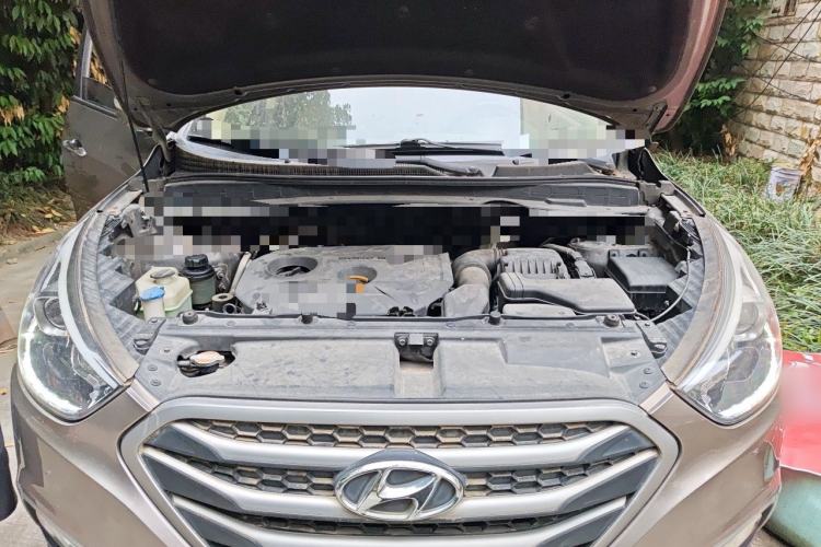 Used Hyundai ix35 2013 2.0L Automatic Two-Wheel Drive Smart GLS China IV Standard Engine Bay