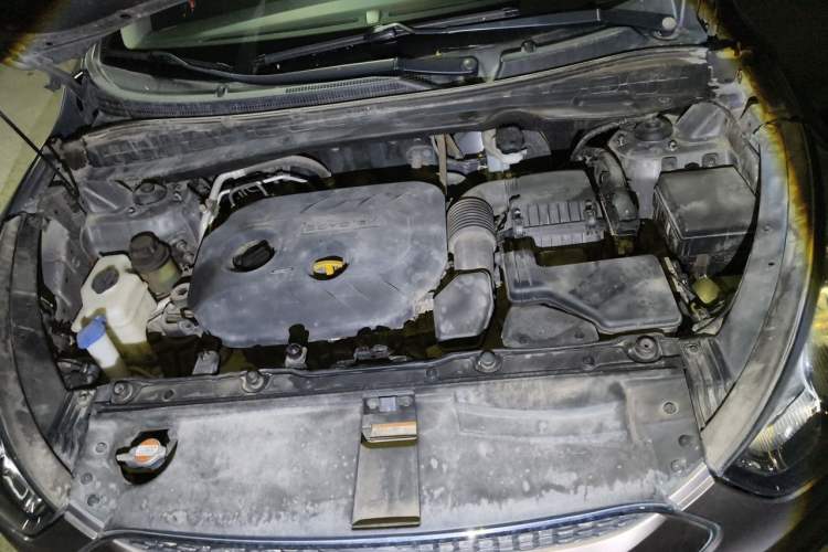 Used Hyundai ix35 2013 2.0L Automatic Two-Wheel Drive Smart GLS China IV Standard Engine Bay