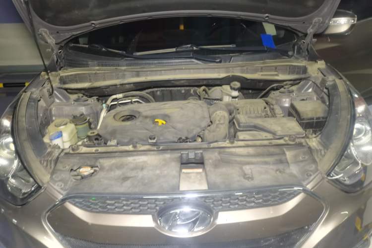 Used Hyundai ix35 2013 2.0L Automatic Two-Wheel Drive Smart GLS China IV Standard Engine Bay