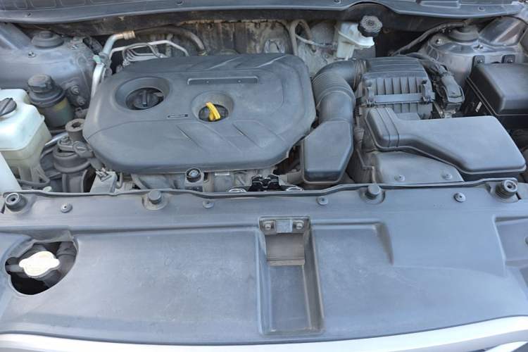 Used Hyundai ix35 2013 2.0L Automatic Two-Wheel Drive Smart GLS China IV Standard Engine Bay