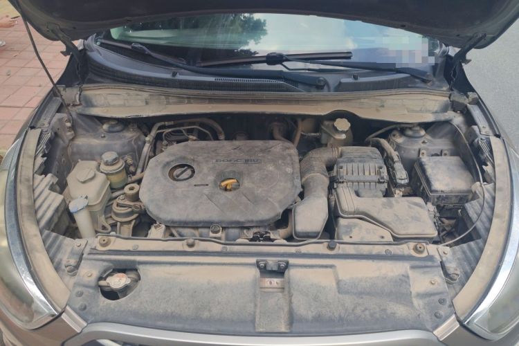 Used Hyundai ix35 2013 2.0L Automatic Two-Wheel Drive Smart GLS China IV Standard Engine Bay