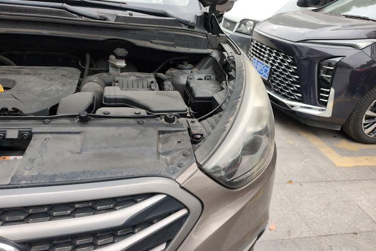 Used Hyundai ix35 2013 2.0L Automatic Two-Wheel Drive Smart GLS China IV Standard Engine Bay Left