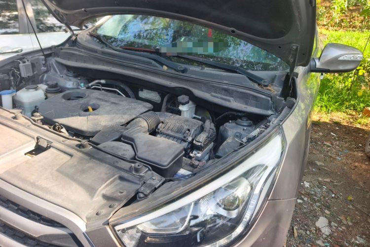 Used Hyundai ix35 2013 2.0L Automatic Two-Wheel Drive Smart GLS China IV Standard Engine Bay Left