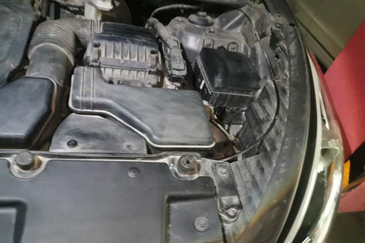 Used Hyundai ix35 2013 2.0L Automatic Two-Wheel Drive Smart GLS China IV Standard Engine Bay Left