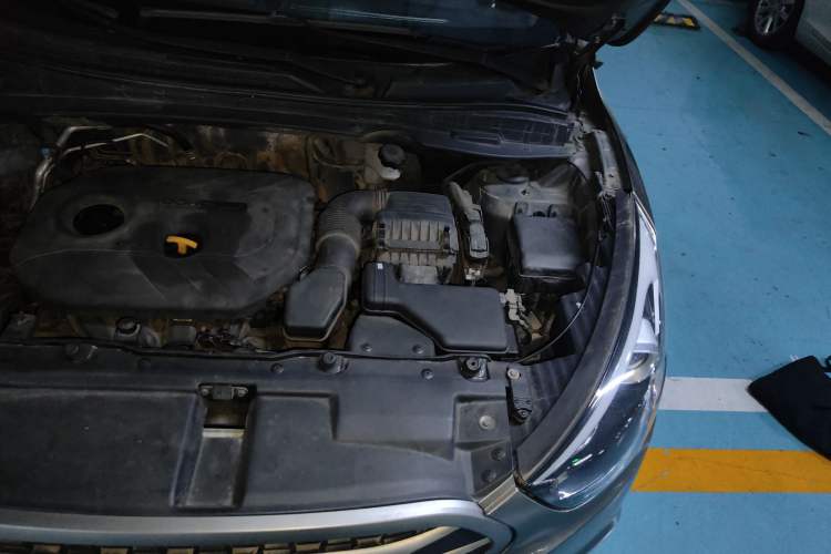 Used Hyundai ix35 2013 2.0L Automatic Two-Wheel Drive Smart GLS China IV Standard Engine Bay Left