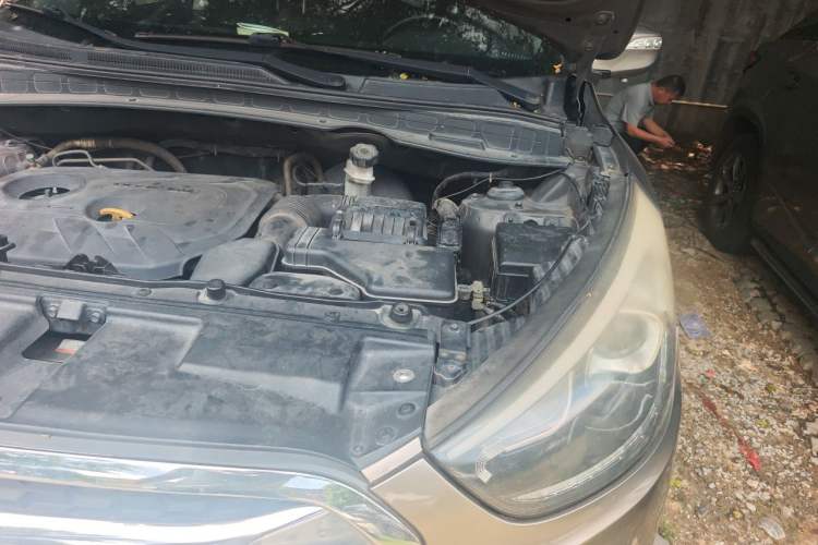 Used Hyundai ix35 2013 2.0L Automatic Two-Wheel Drive Smart GLS China IV Standard Engine Bay Left