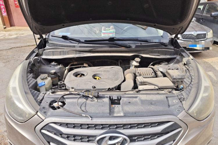 Used Hyundai ix35 2013 2.0L Automatic Two-Wheel Drive Smart GLS China IV Standard Engine Bay