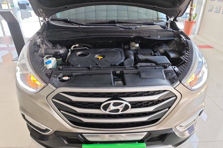 Used Hyundai ix35 2013 2.0L Automatic Two-Wheel Drive Smart GLS China IV Standard Engine Bay