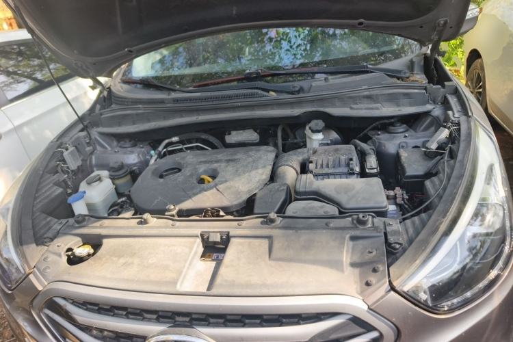 Used Hyundai ix35 2013 2.0L Automatic Two-Wheel Drive Smart GLS China IV Standard Engine Bay
